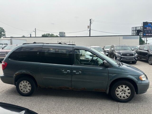 2005 Chrysler Town & Country LX Cleveland OH