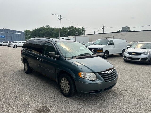 2005 Chrysler Town & Country LX Cleveland OH