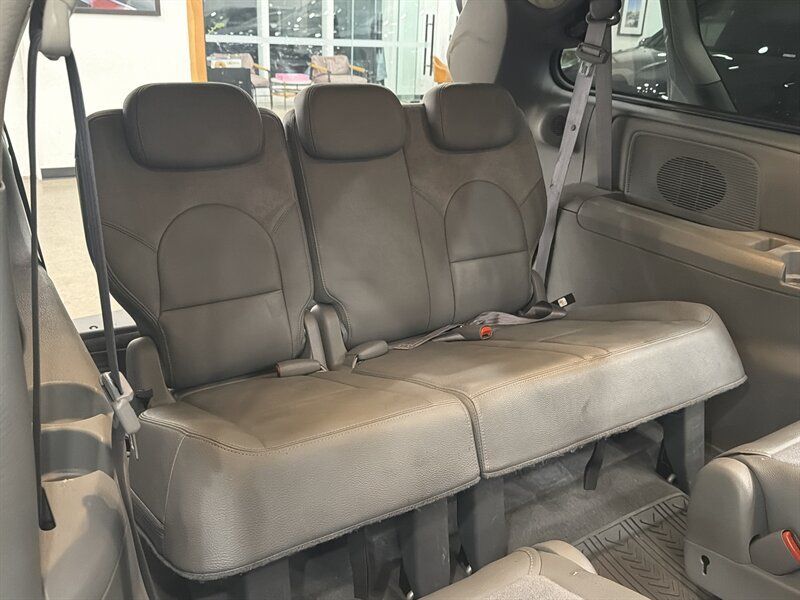 2005 Chrysler Town &amp; Country Limited Gladstone OR