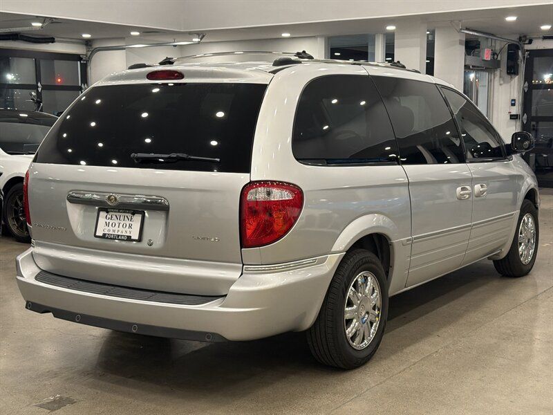 2005 Chrysler Town &amp; Country Limited Gladstone OR