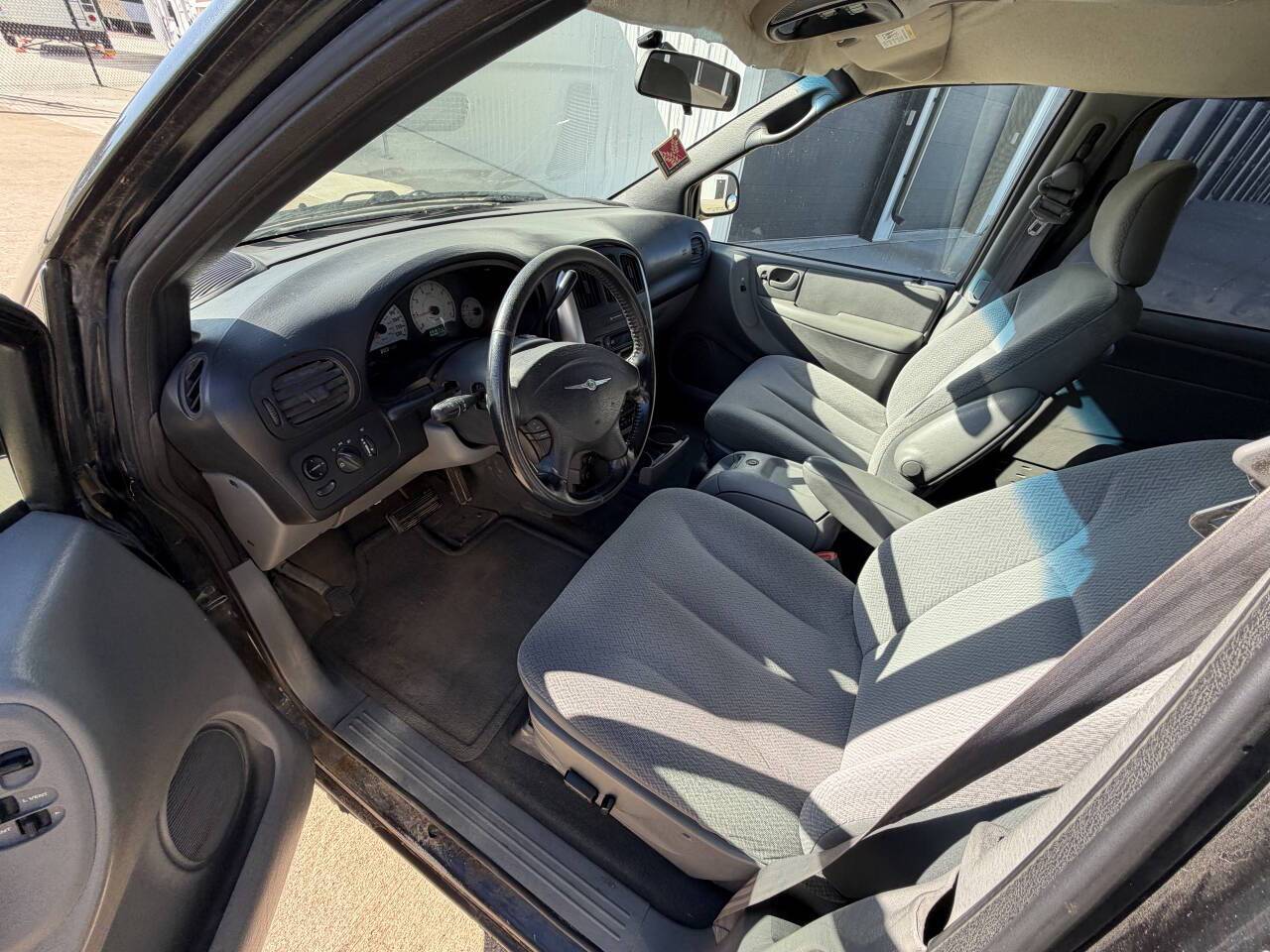 2005 Chrysler Town and Country Touring 4dr Extended Mini Van Eldridge IA