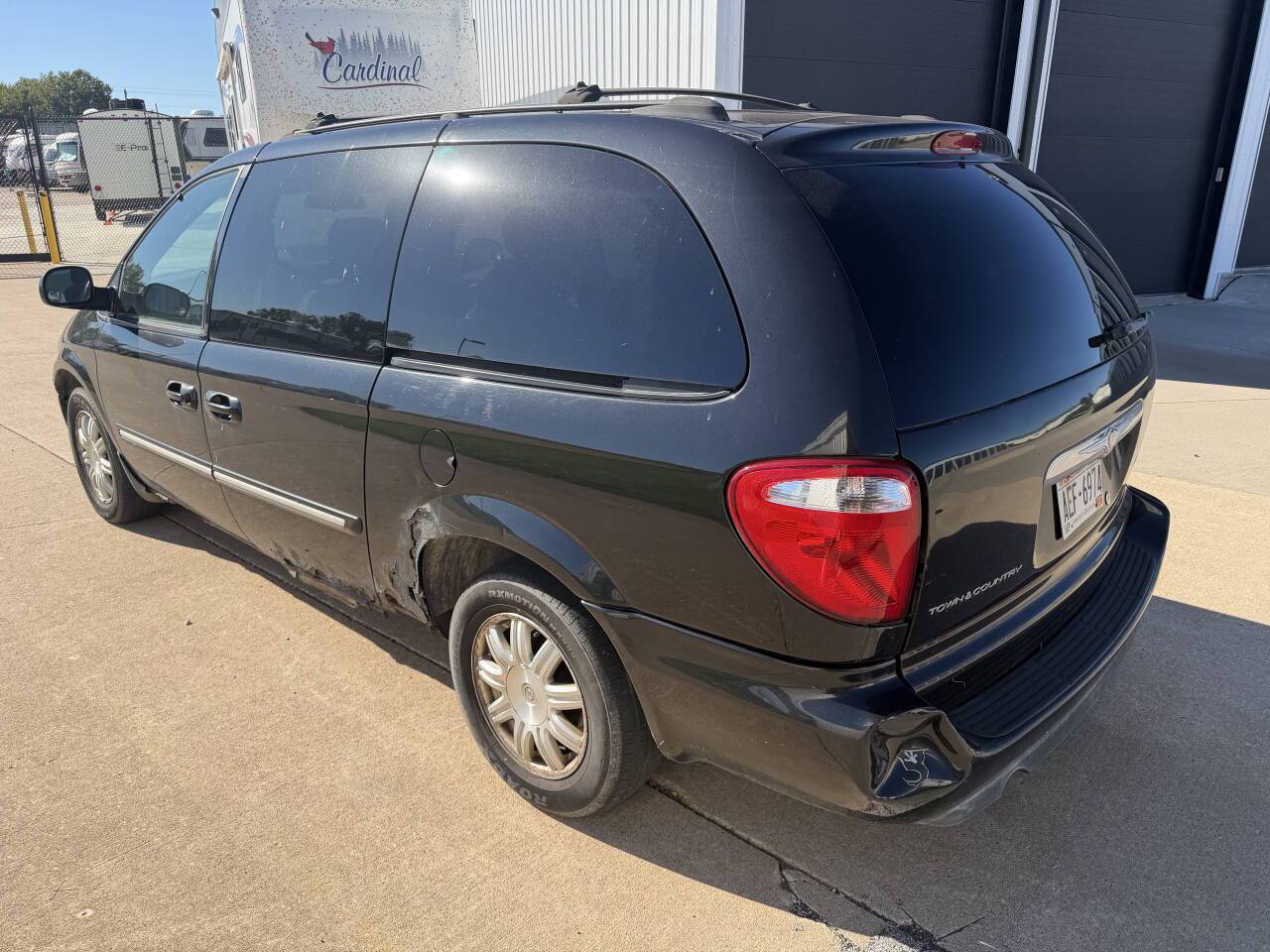 2005 Chrysler Town and Country Touring 4dr Extended Mini Van Eldridge IA