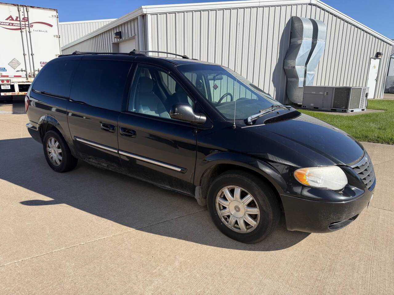2005 Chrysler Town and Country Touring 4dr Extended Mini Van Eldridge IA