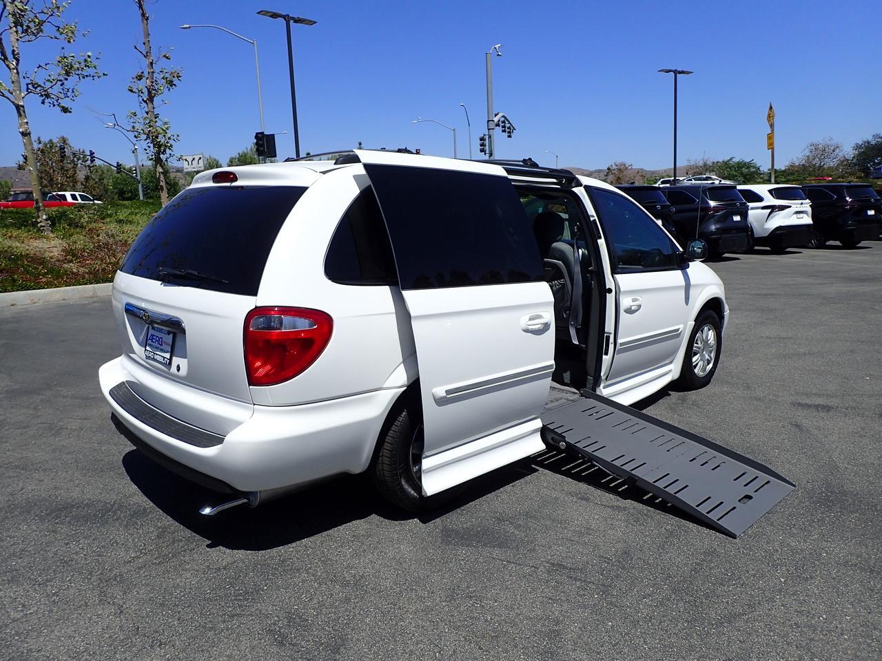2005 Chrysler Town & Country Touring Anaheim CA