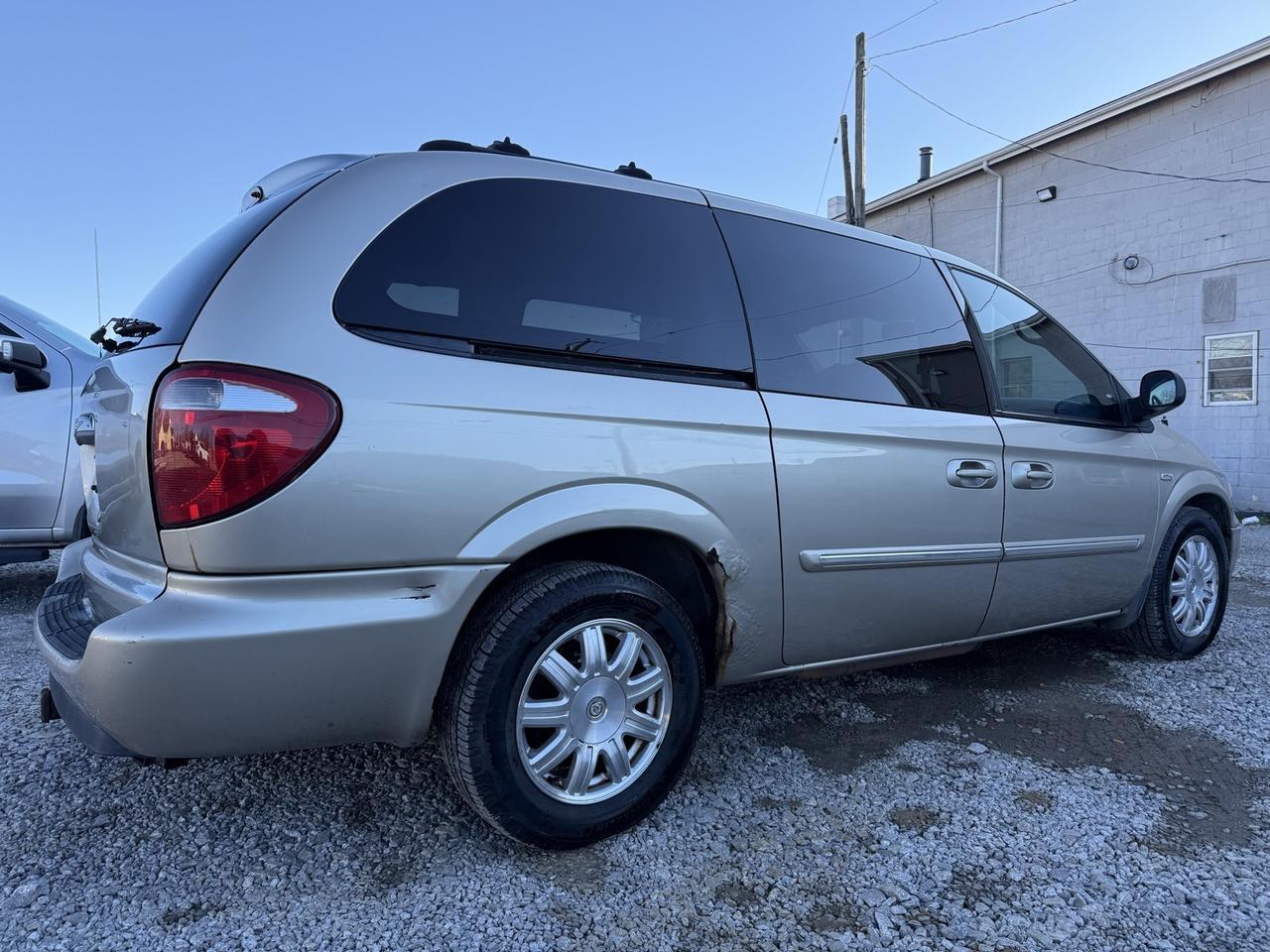 2005 Chrysler Town &amp; Country Touring Crestwood KY