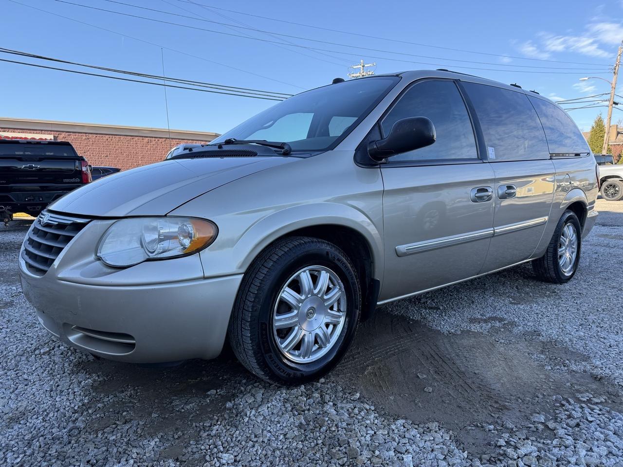 2005 Chrysler Town &amp; Country Touring