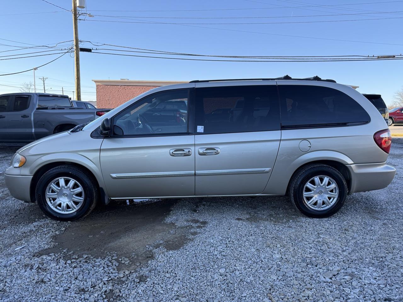 2005 Chrysler Town &amp; Country Touring