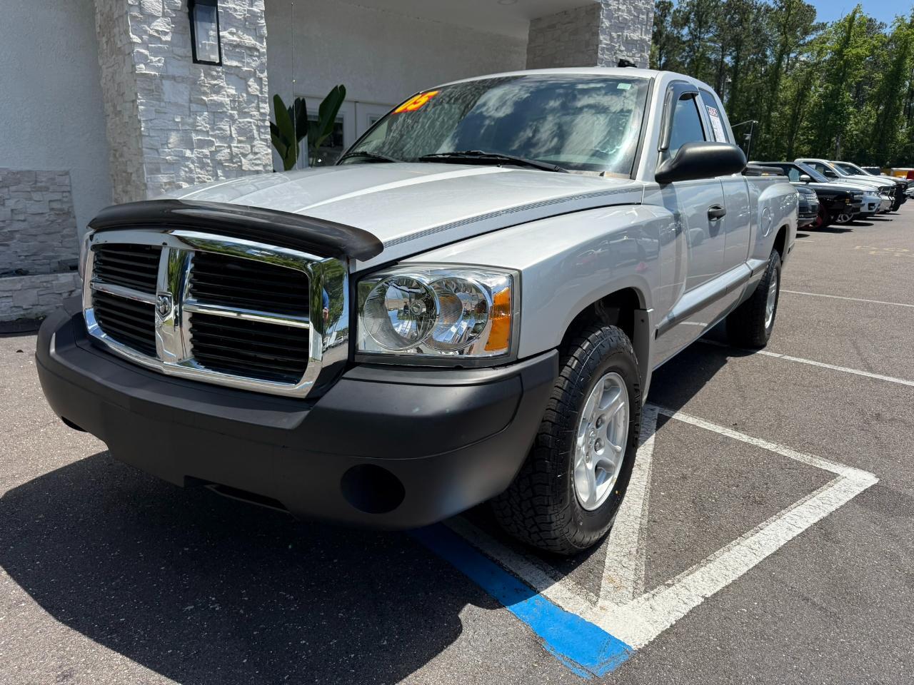 2005 Dodge Dakota 2dr Club Cab 131" WB ST