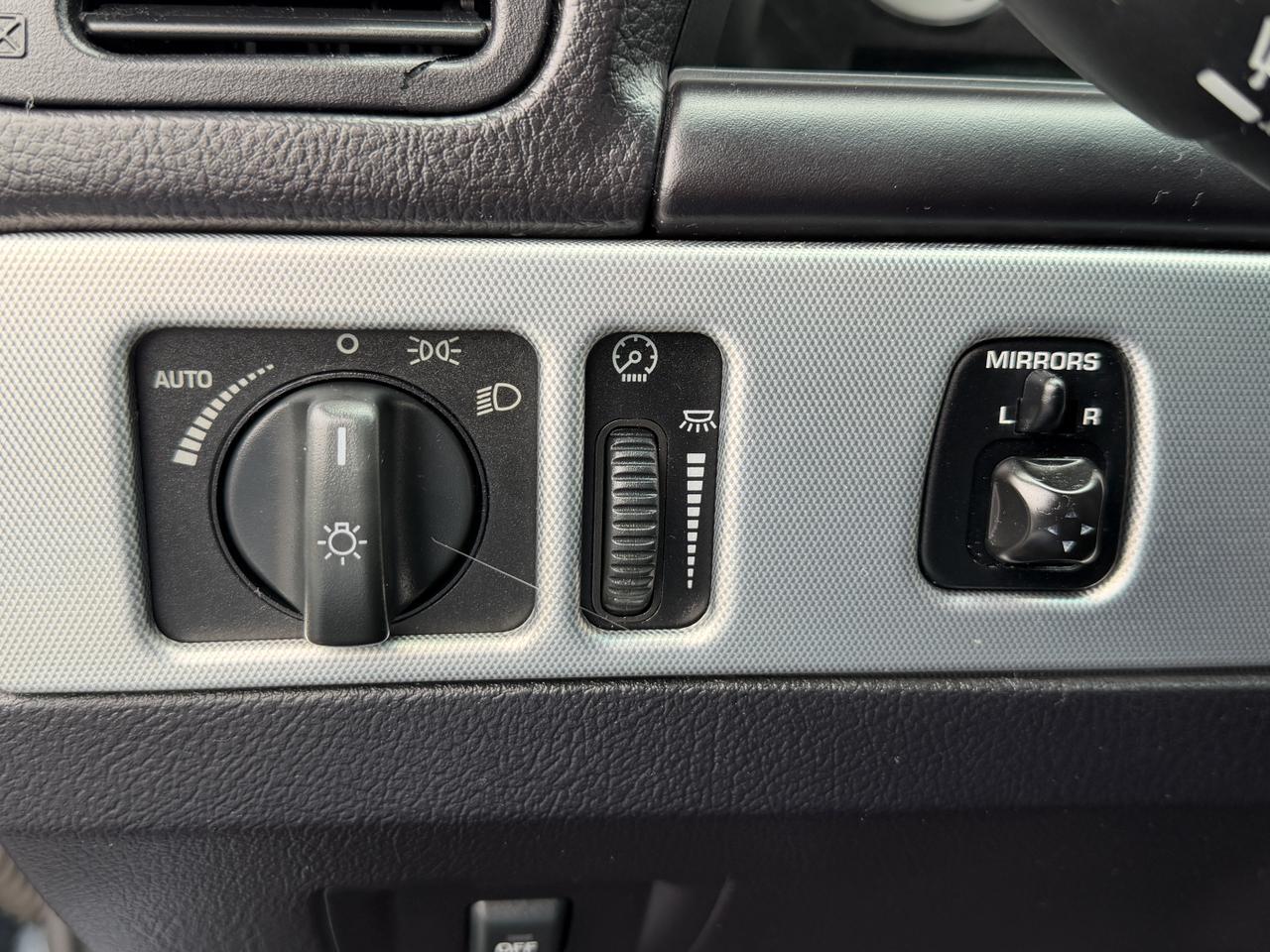 2005 FORD THUNDERBIRD PREMIUM Connellsville PA