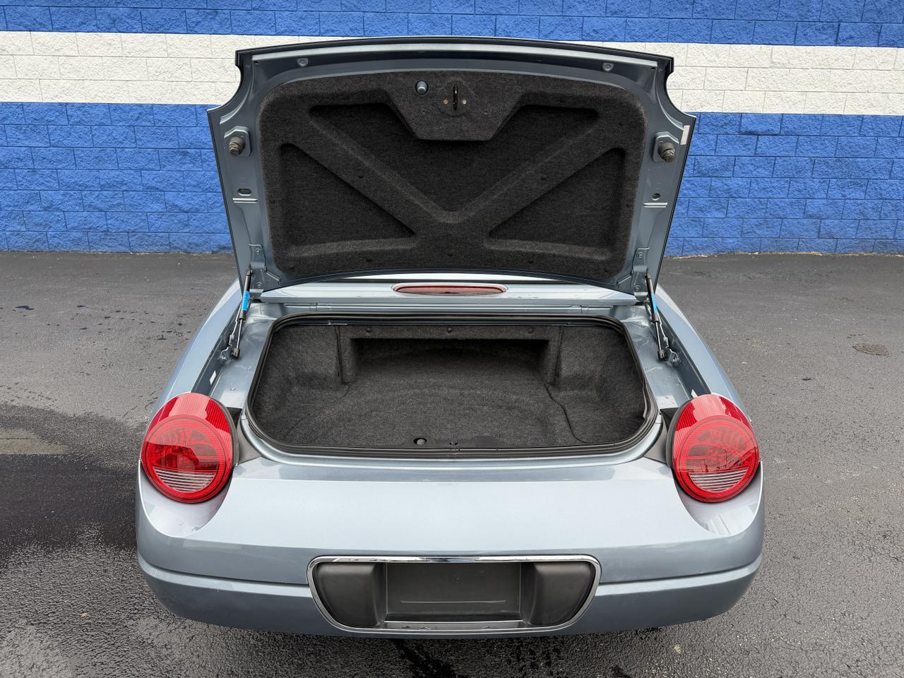 2005 FORD THUNDERBIRD PREMIUM Connellsville PA