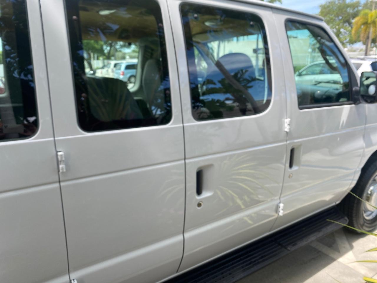 2005 Ford Econoline Wagon 5 PASSENGER XL LOW MILES 49,408 Pompano Beach FL