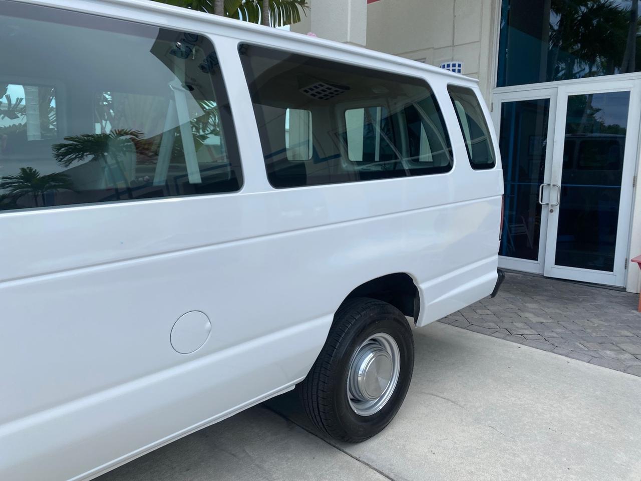 2005 Ford Econoline Wagon 5 PASSENGER XL LOW MILES 49,408 Pompano Beach FL