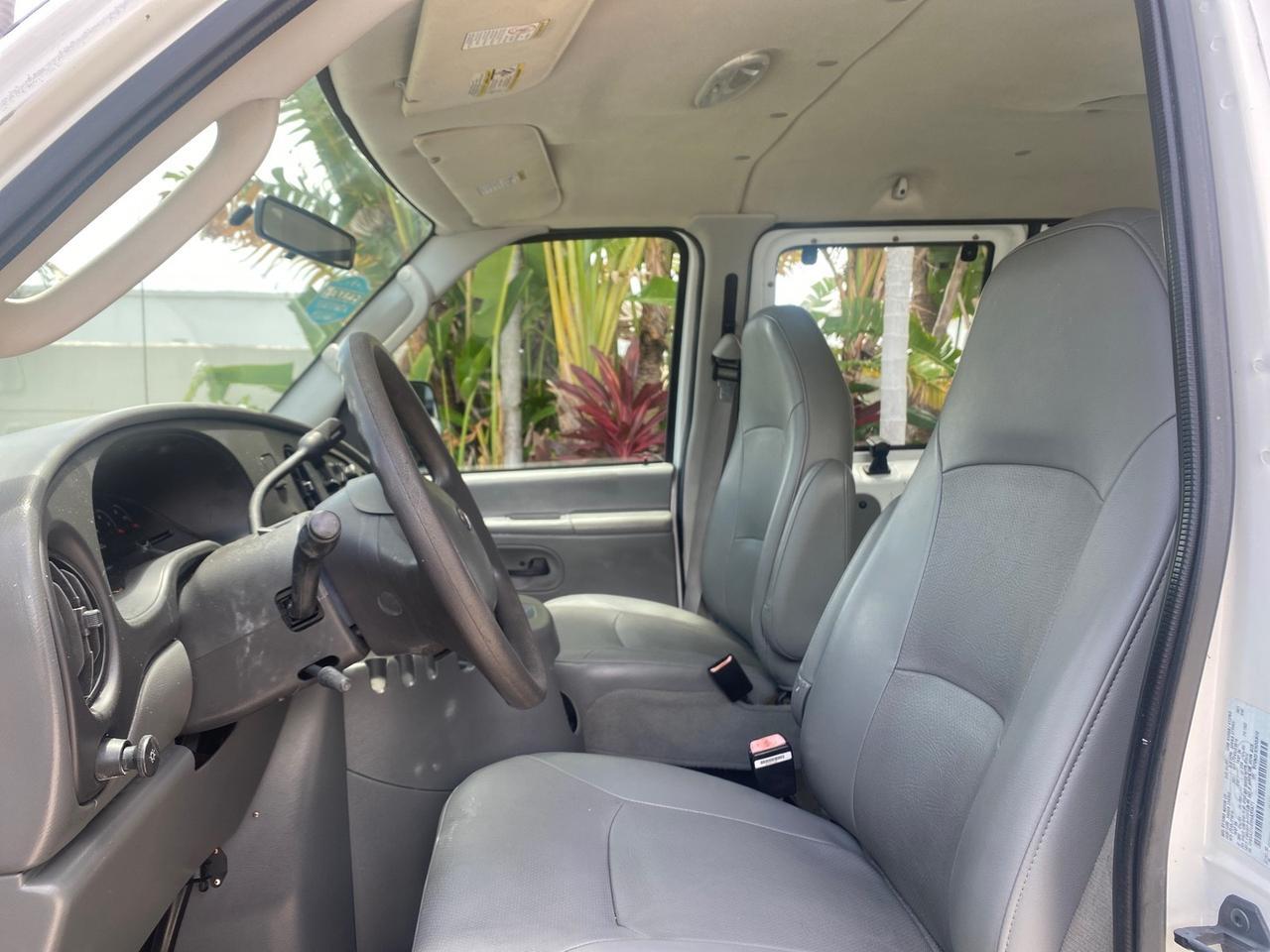 2005 Ford Econoline Wagon 5 PASSENGER XL LOW MILES 49,408 Pompano Beach FL