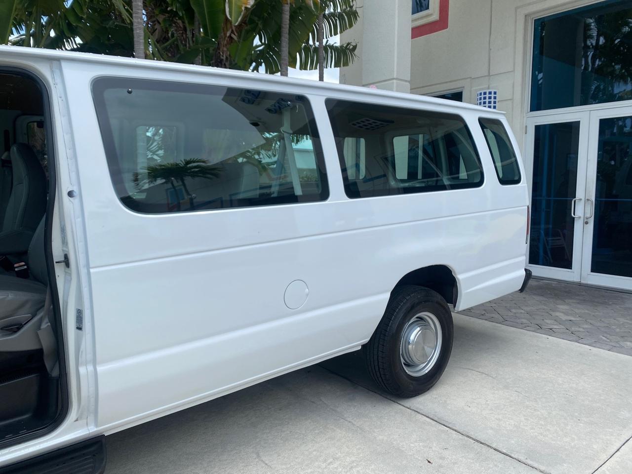 2005 Ford Econoline Wagon 5 PASSENGER XL LOW MILES 49,408 Pompano Beach FL