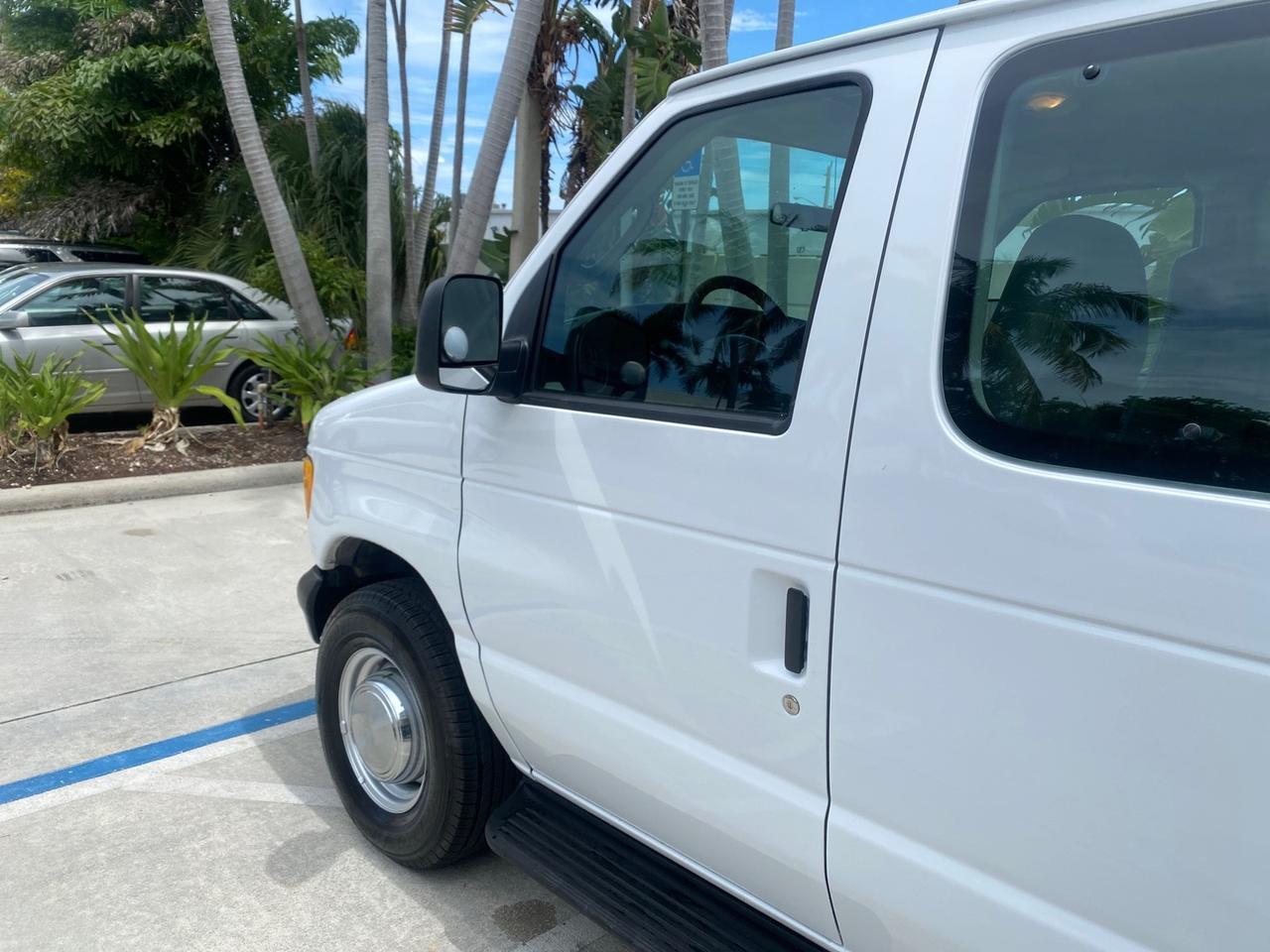 2005 Ford Econoline Wagon 5 PASSENGER XL LOW MILES 49,408 Pompano Beach FL