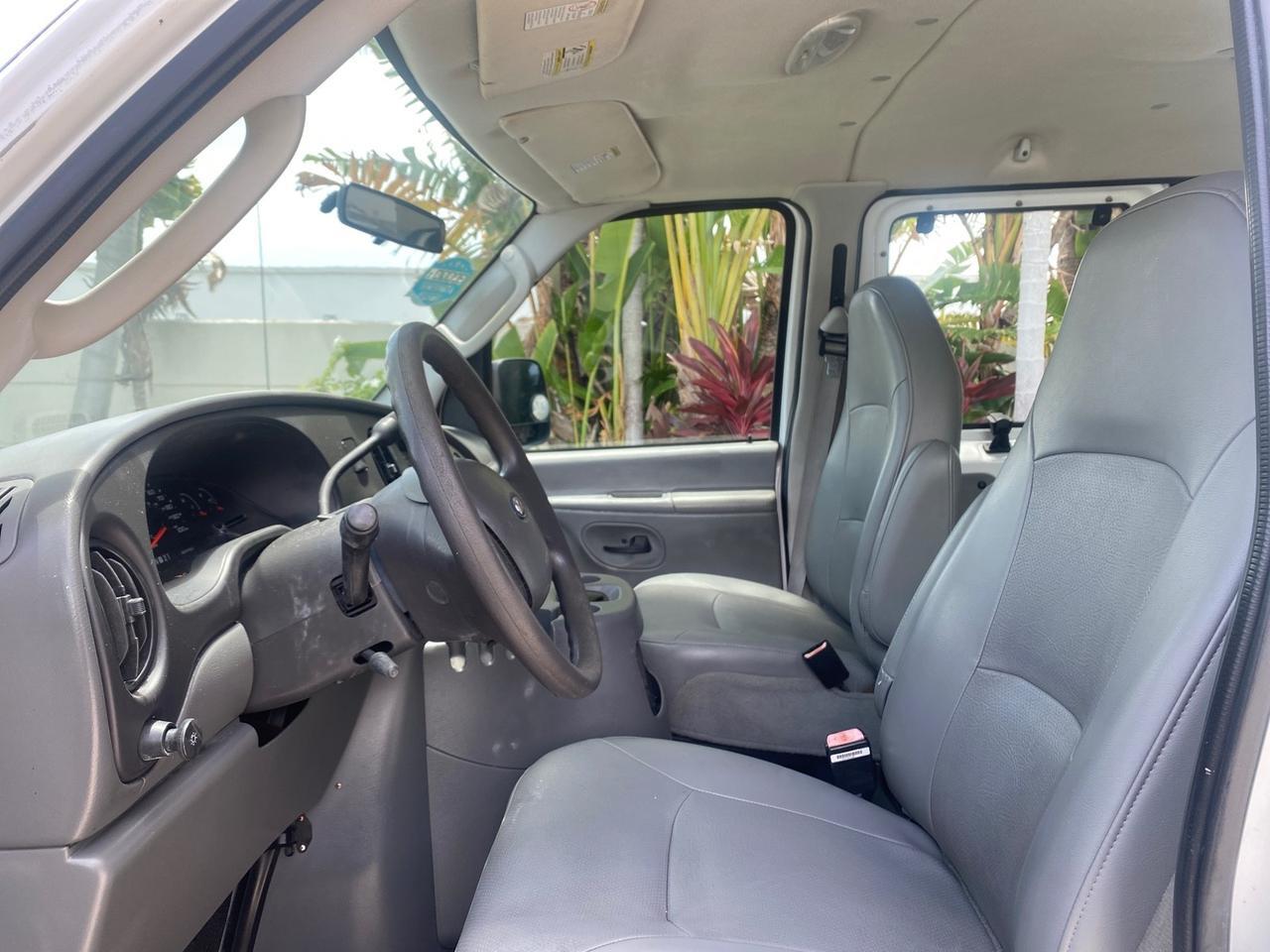 2005 Ford Econoline Wagon 5 PASSENGER XL LOW MILES 49,408 Pompano Beach FL