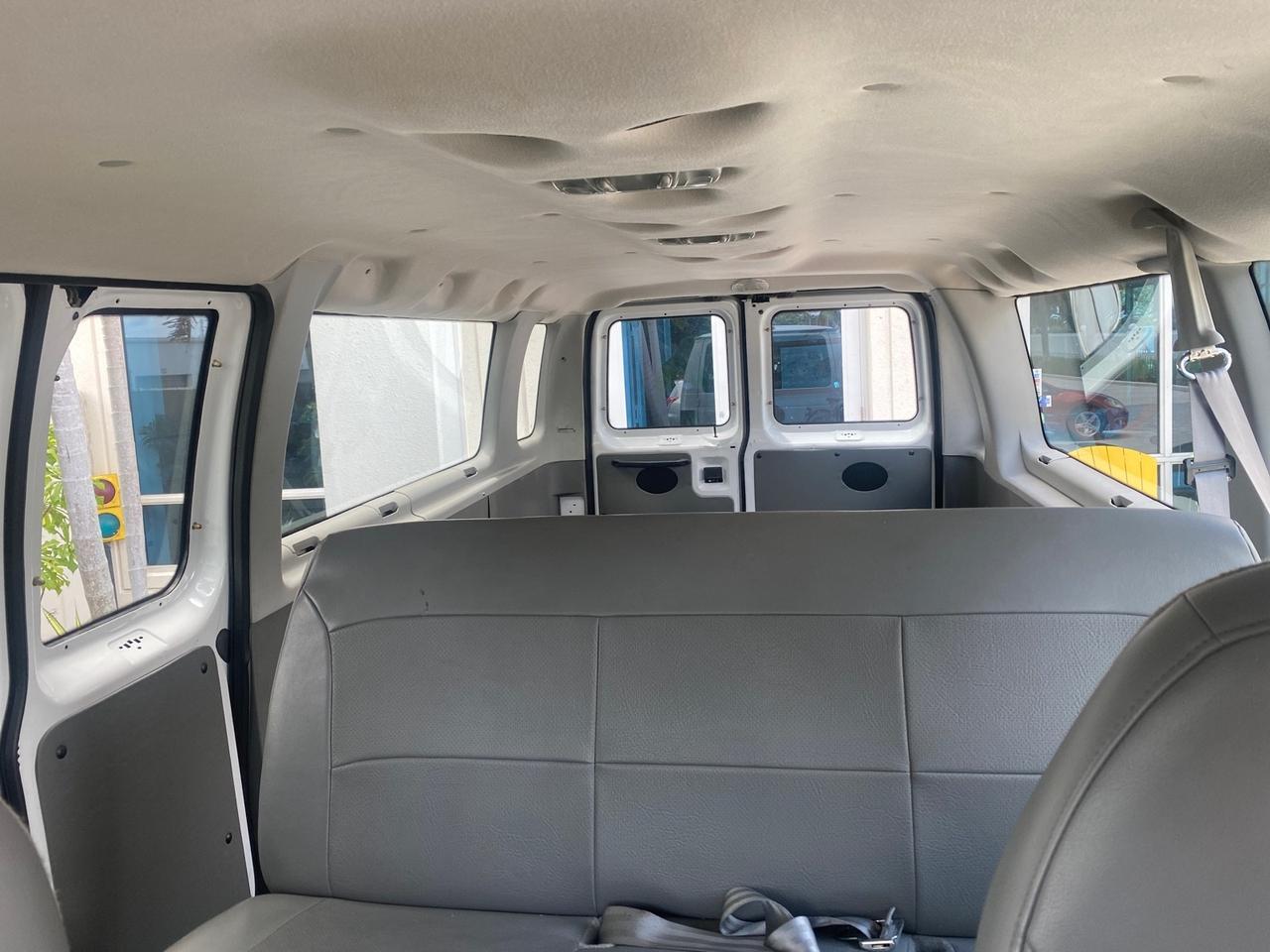 2005 Ford Econoline Wagon 5 PASSENGER XL LOW MILES 49,408 Pompano Beach FL