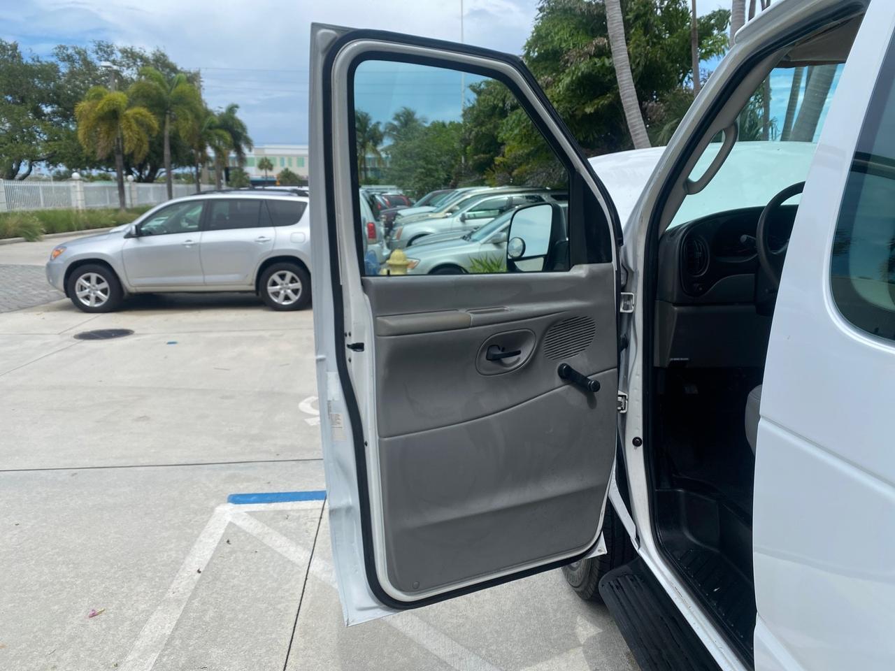2005 Ford Econoline Wagon 5 PASSENGER XL LOW MILES 49,408 Pompano Beach FL