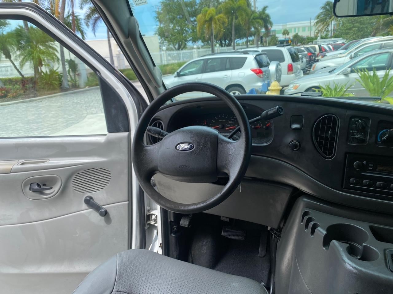 2005 Ford Econoline Wagon 5 PASSENGER XL LOW MILES 49,408 Pompano Beach FL