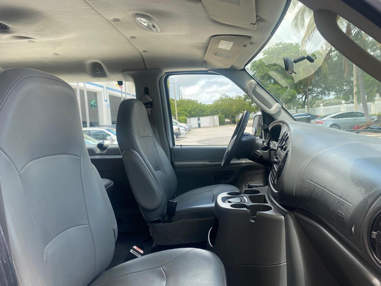 2005 Ford Econoline Wagon 5 PASSENGER XL LOW MILES 49,408 Pompano Beach FL