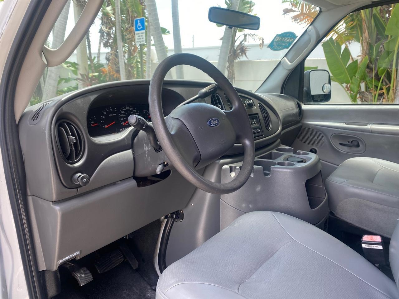 2005 Ford Econoline Wagon 5 PASSENGER XL LOW MILES 49,408 Pompano Beach FL