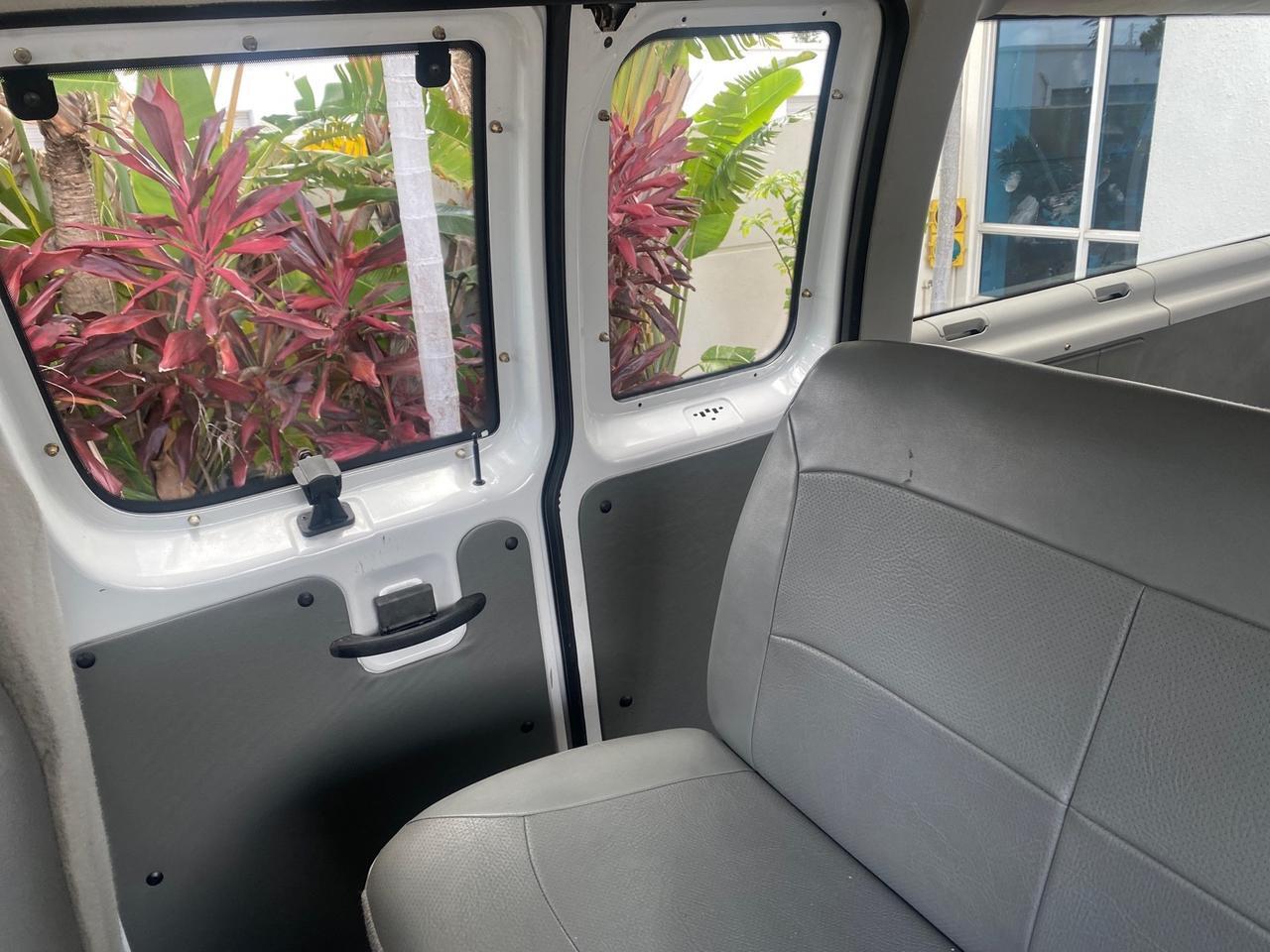 2005 Ford Econoline Wagon 5 PASSENGER XL LOW MILES 49,408 Pompano Beach FL