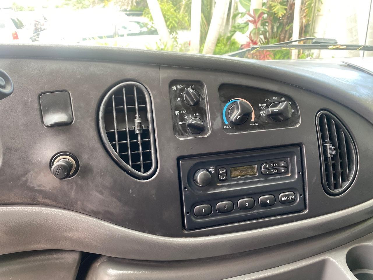 2005 Ford Econoline Wagon 5 PASSENGER XL LOW MILES 49,408 Pompano Beach FL