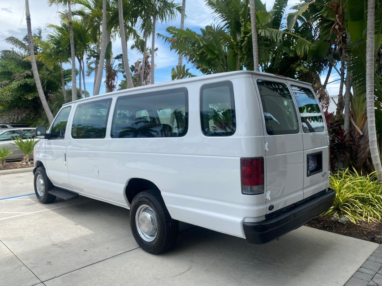 2005 Ford Econoline Wagon 5 PASSENGER XL LOW MILES 49,408 Pompano Beach FL