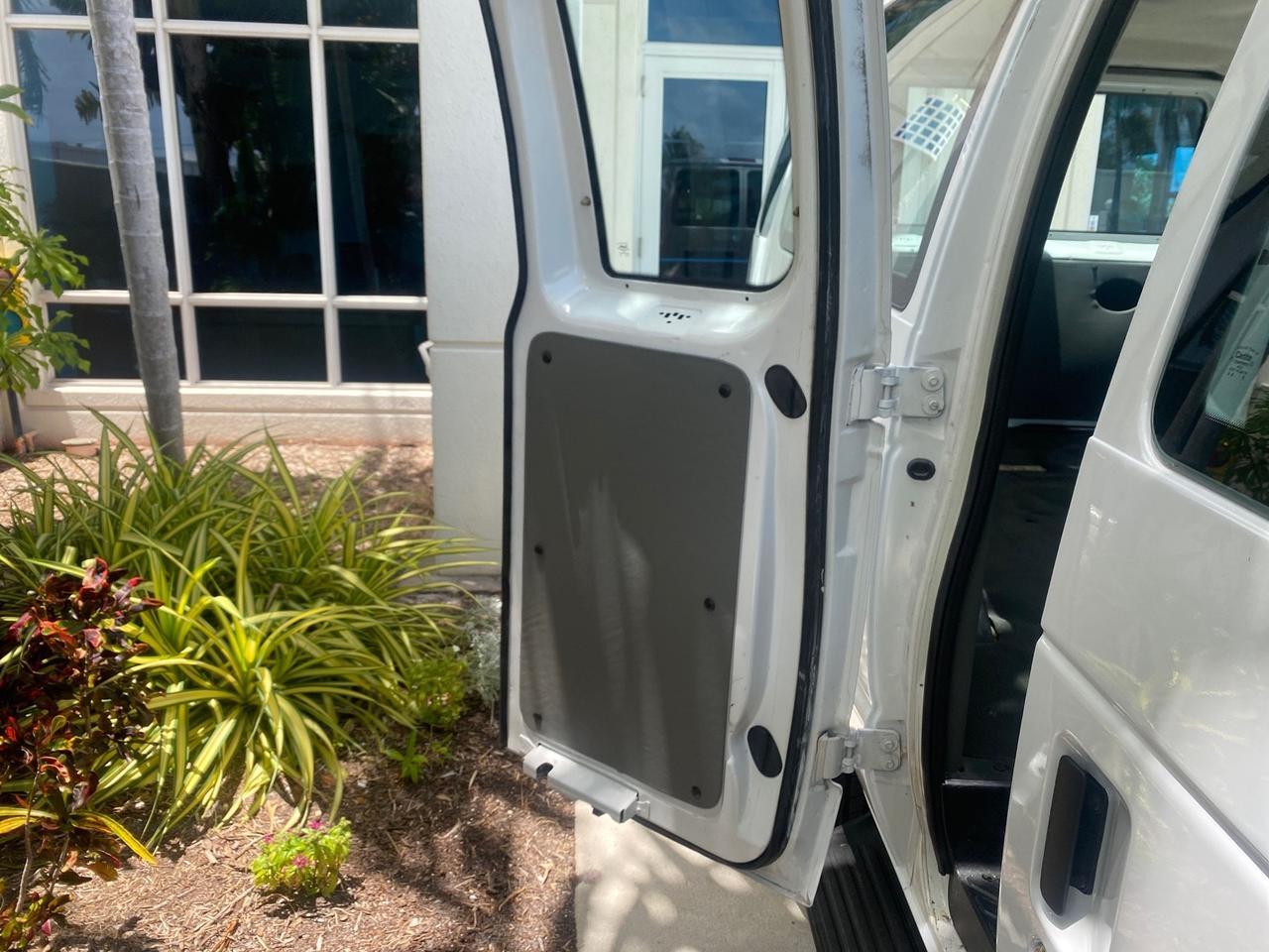 2005 Ford Econoline Wagon 5 PASSENGER XL LOW MILES 49,412 Pompano Beach FL