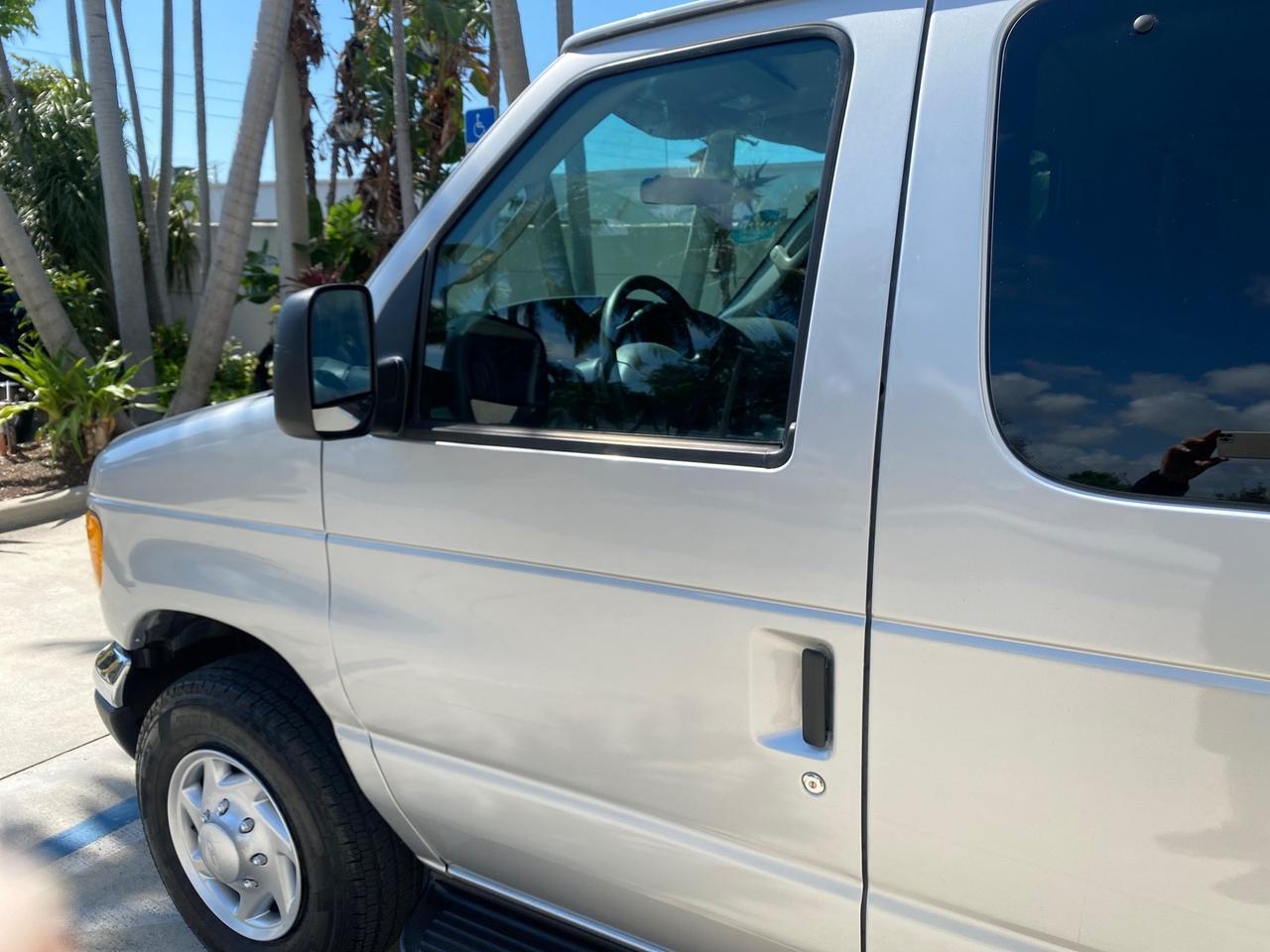 2005 Ford Econoline Wagon XLT E350 15 PASS LOW MILES 64,510 Pompano Beach FL