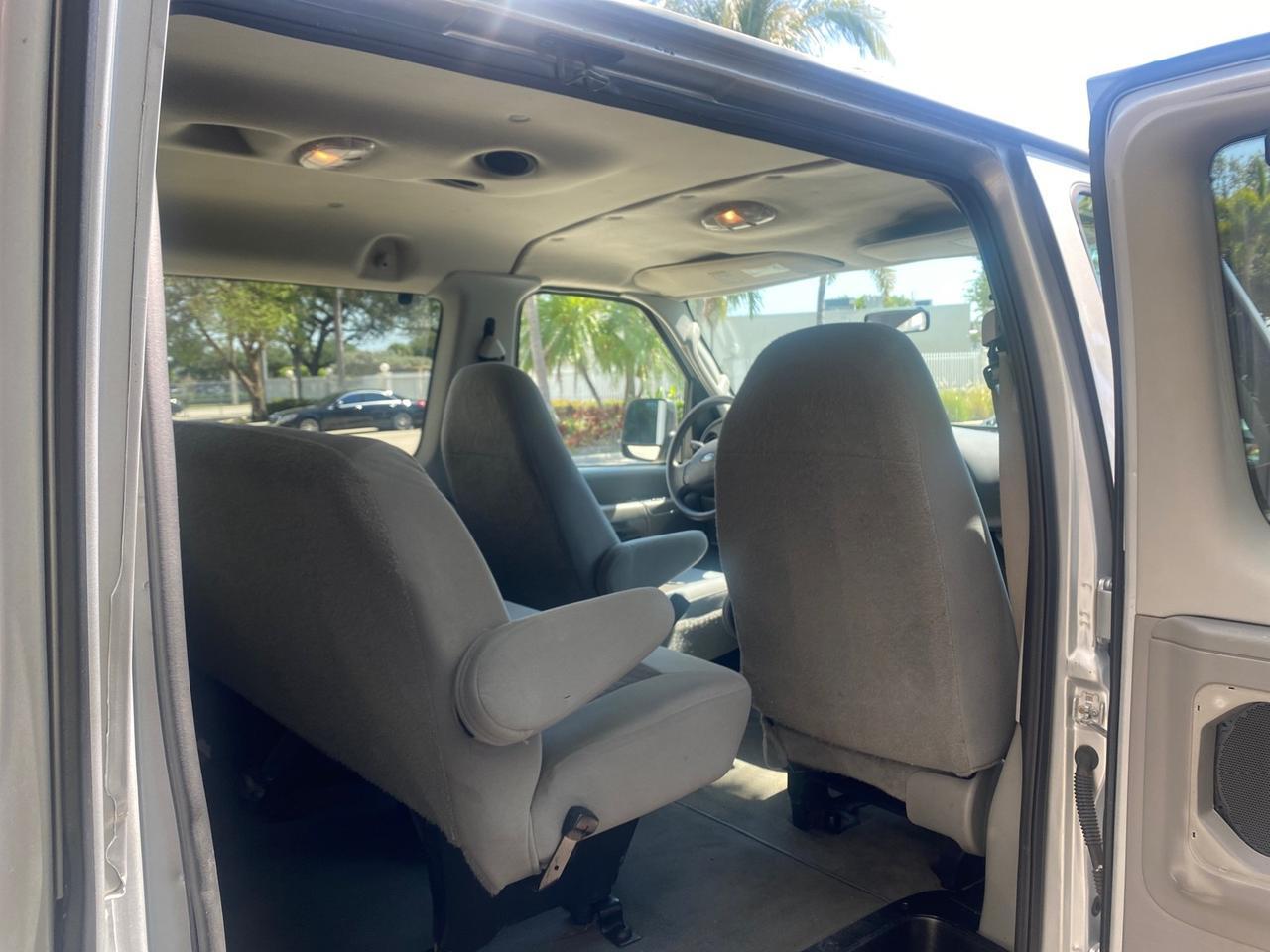 2005 Ford Econoline Wagon XLT E350 15 PASS LOW MILES 64,510 Pompano Beach FL