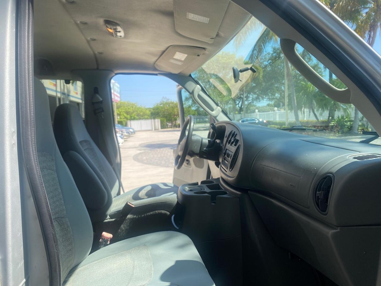 2005 Ford Econoline Wagon XLT E350 15 PASS LOW MILES 64,510 Pompano Beach FL