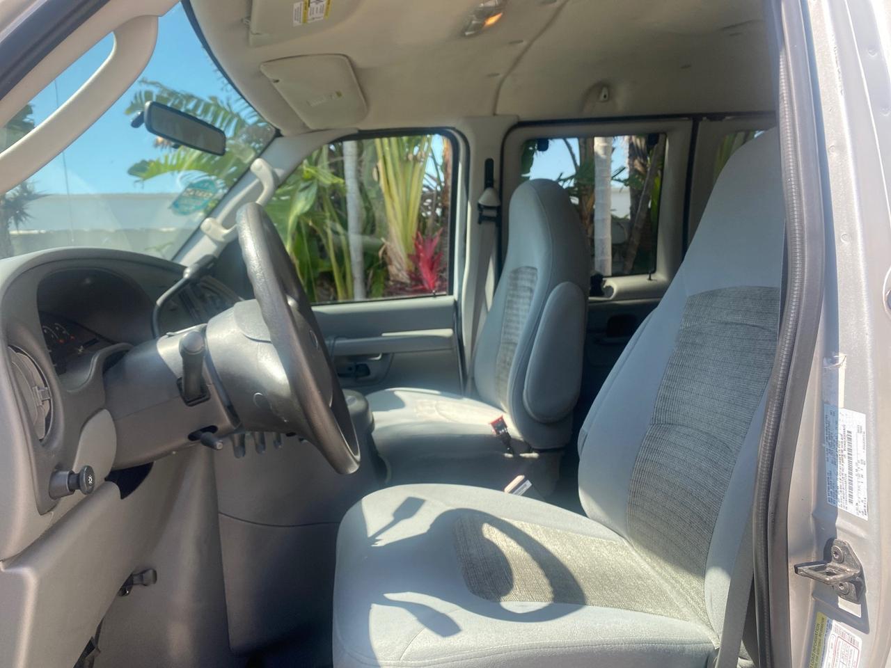 2005 Ford Econoline Wagon XLT E350 15 PASS LOW MILES 64,510 Pompano Beach FL