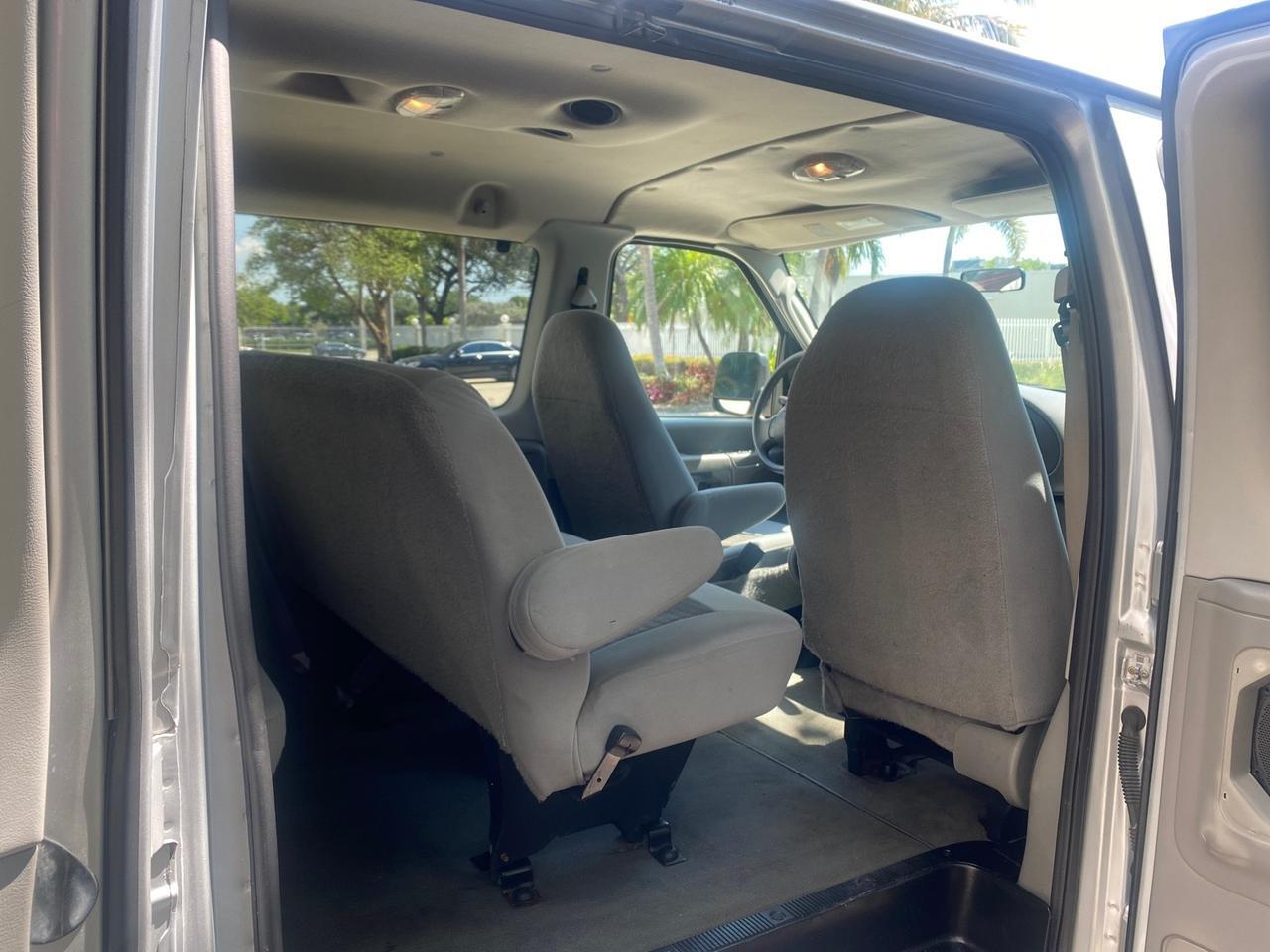 2005 Ford Econoline Wagon XLT E350 15 PASS LOW MILES 64,510 Pompano Beach FL