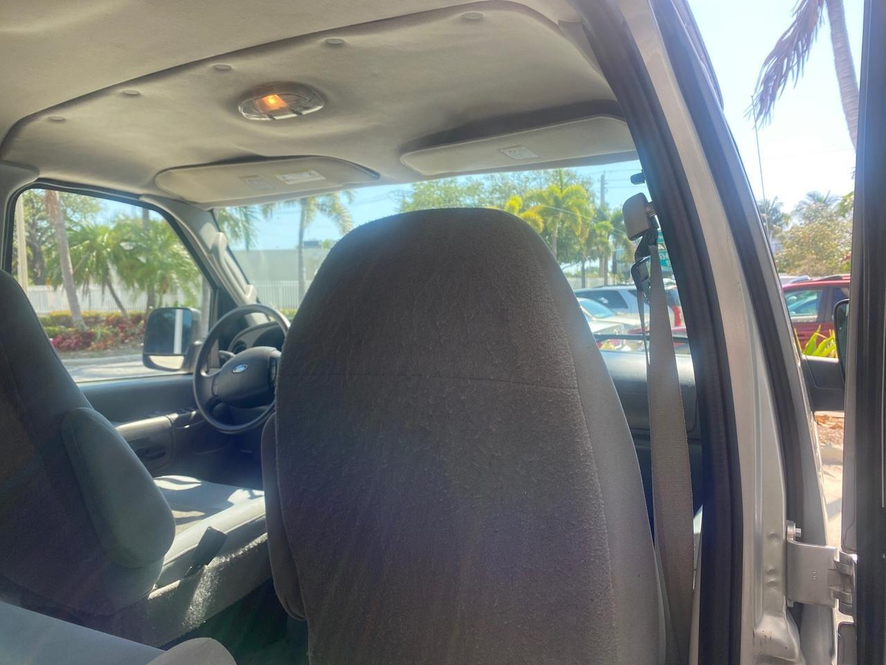 2005 Ford Econoline Wagon XLT E350 15 PASS LOW MILES 64,510 Pompano Beach FL
