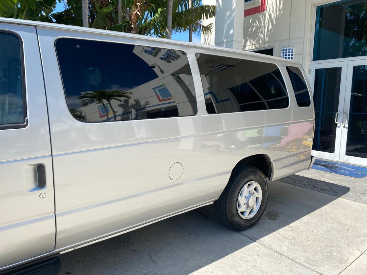 2005 Ford Econoline Wagon XLT E350 15 PASS LOW MILES 64,510 Pompano Beach FL