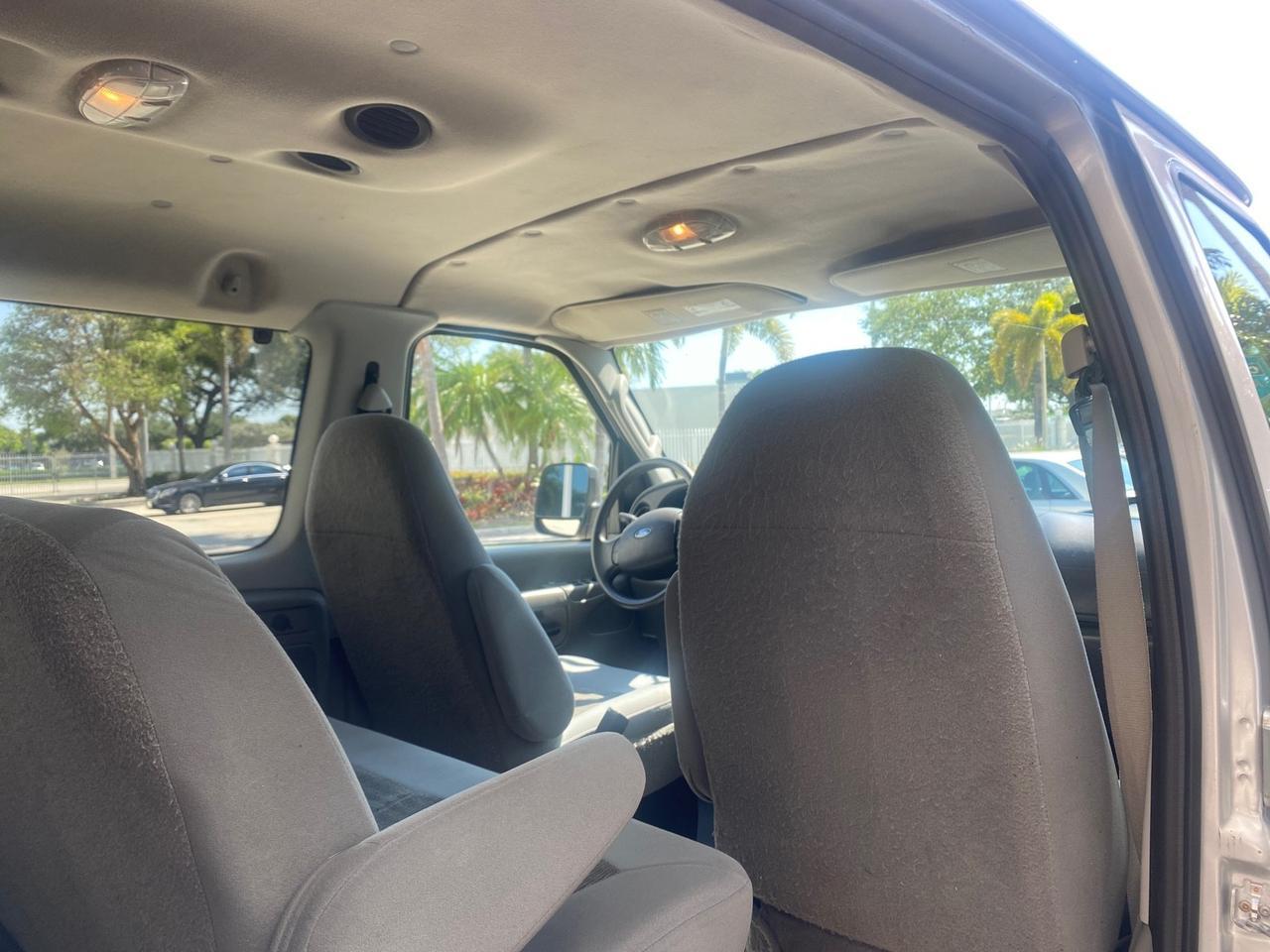 2005 Ford Econoline Wagon XLT E350 15 PASS LOW MILES 64,510 Pompano Beach FL