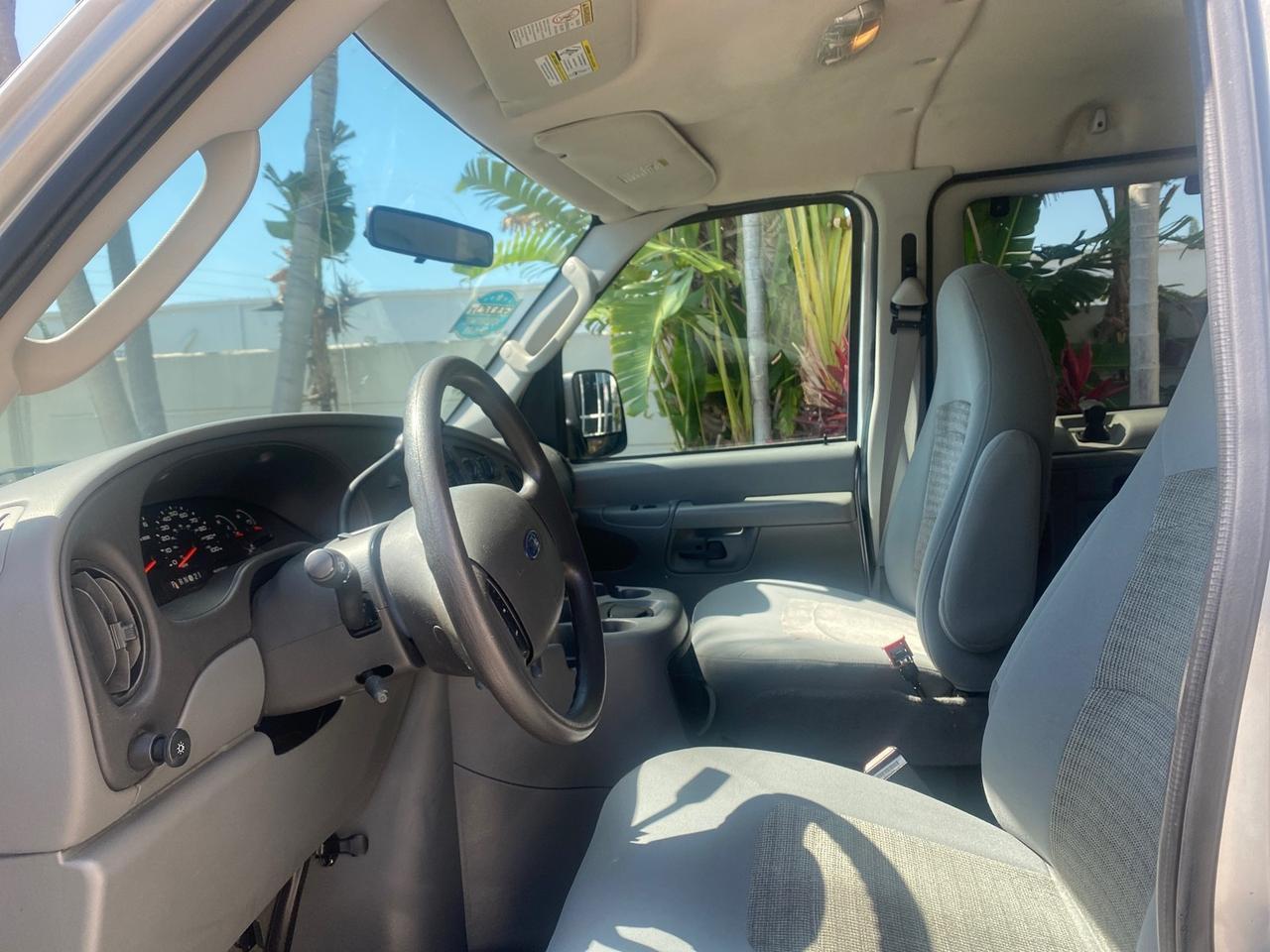 2005 Ford Econoline Wagon XLT E350 15 PASS LOW MILES 64,510 Pompano Beach FL