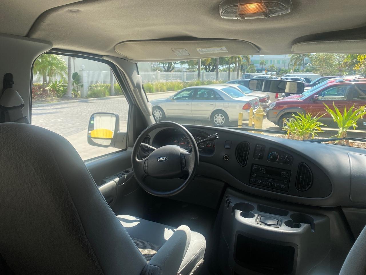 2005 Ford Econoline Wagon XLT E350 15 PASS LOW MILES 64,510 Pompano Beach FL