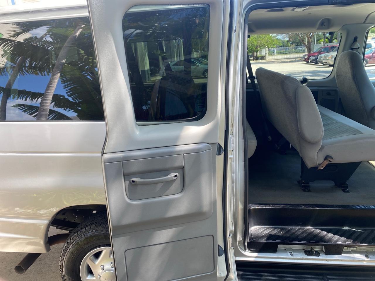 2005 Ford Econoline Wagon XLT E350 15 PASS LOW MILES 64,510 Pompano Beach FL