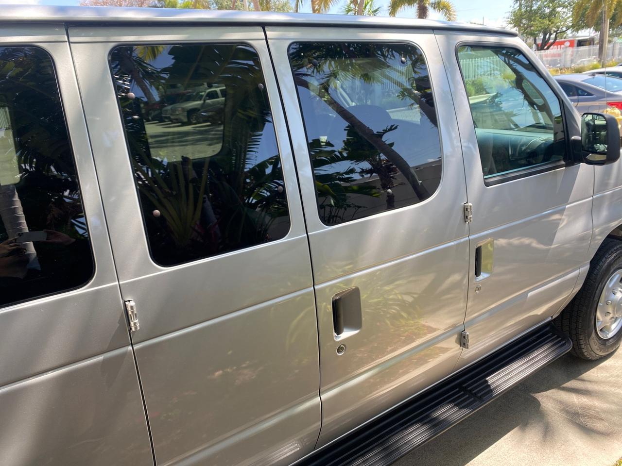 2005 Ford Econoline Wagon XLT E350 15 PASS LOW MILES 64,510 Pompano Beach FL