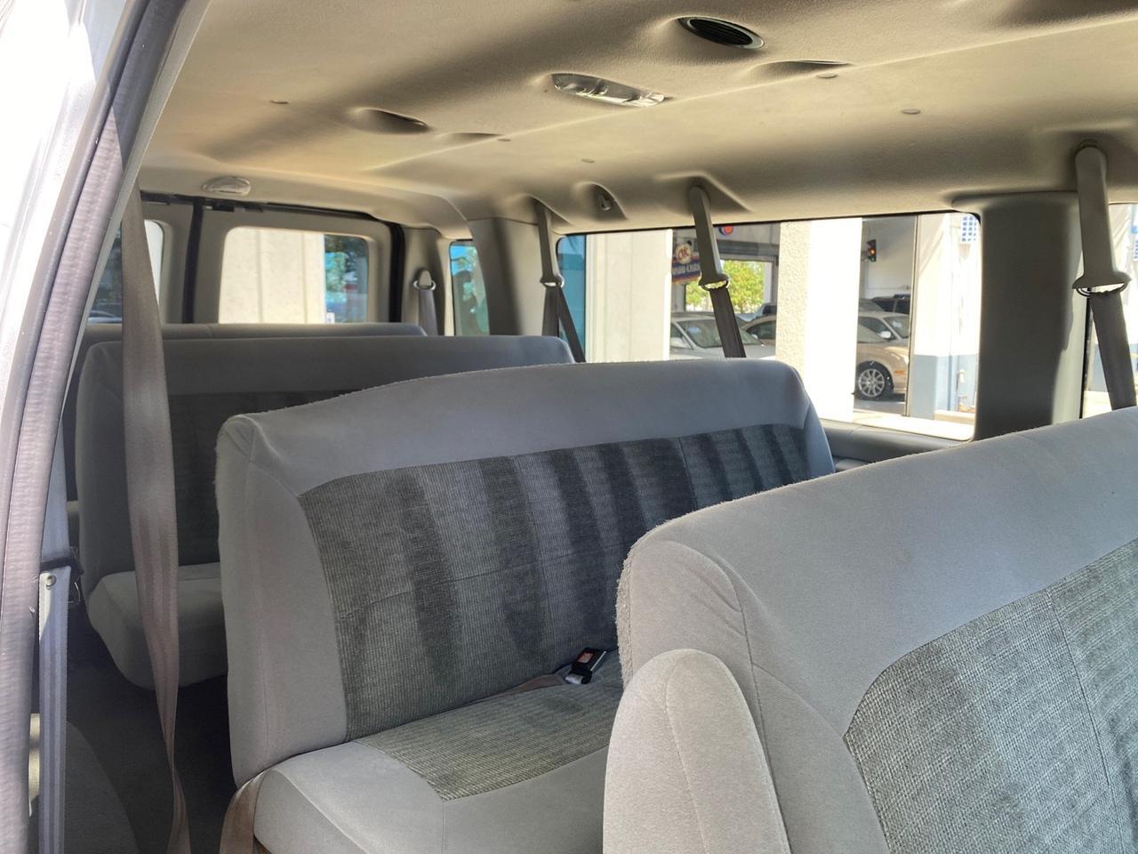 2005 Ford Econoline Wagon XLT E350 15 PASS LOW MILES 64,510 Pompano Beach FL
