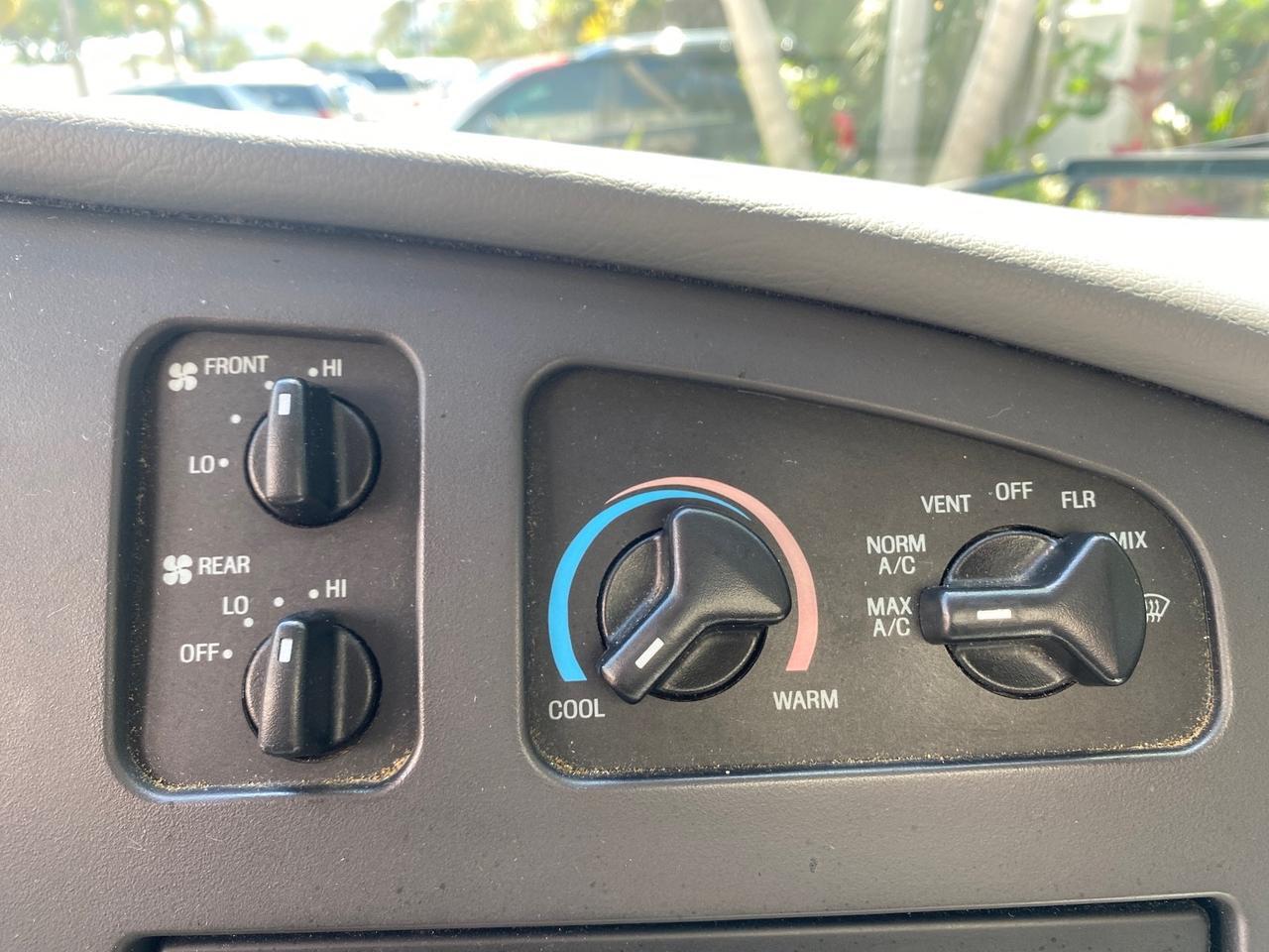2005 Ford Econoline Wagon XLT E350 15 PASS LOW MILES 64,510 Pompano Beach FL