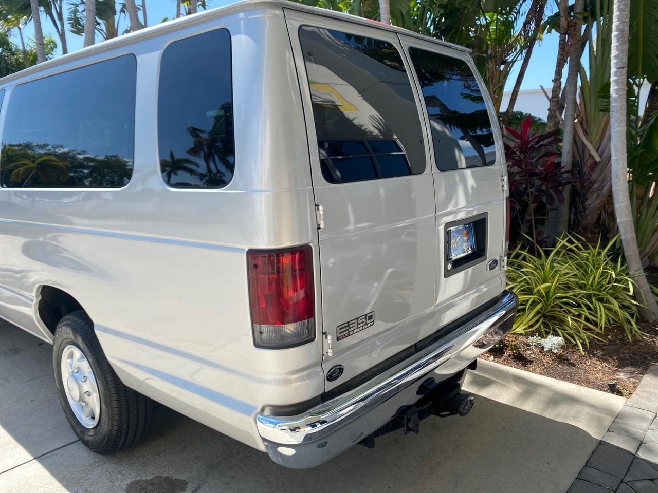 2005 Ford Econoline Wagon XLT E350 15 PASS LOW MILES 64,510 Pompano Beach FL