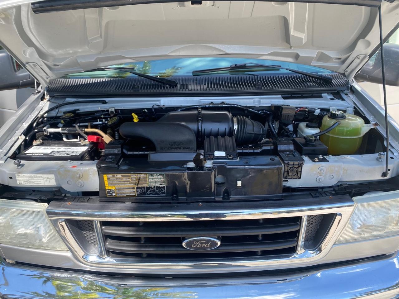 2005 Ford Econoline Wagon XLT E350 15 PASS LOW MILES 64,510 Pompano Beach FL
