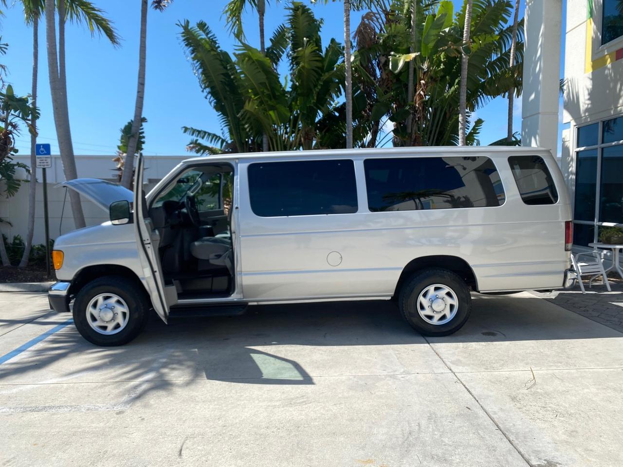 2005 Ford Econoline Wagon XLT E350 15 PASS LOW MILES 64,510 Pompano Beach FL