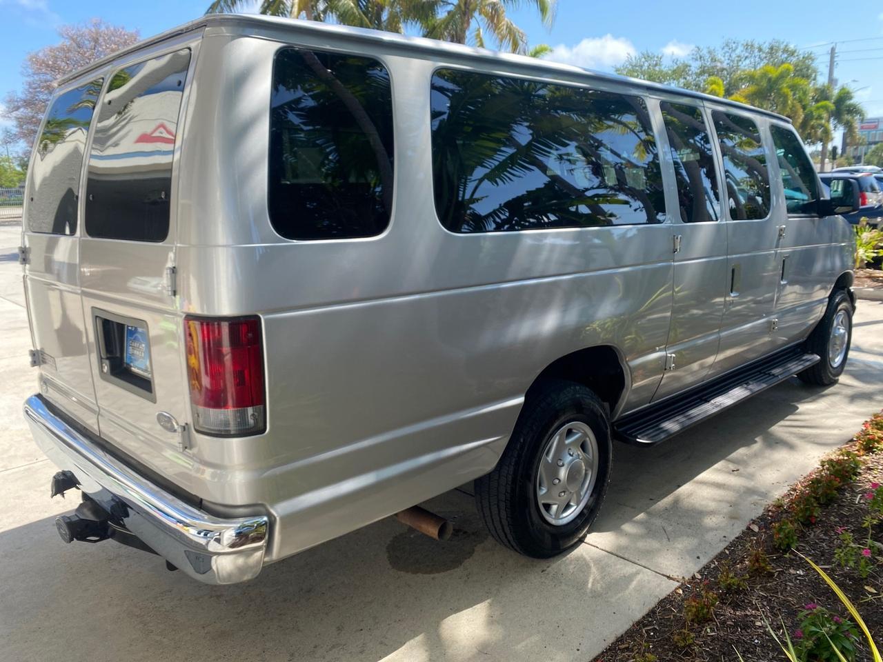 2005 Ford Econoline Wagon XLT E350 15 PASS LOW MILES 64,510 Pompano Beach FL