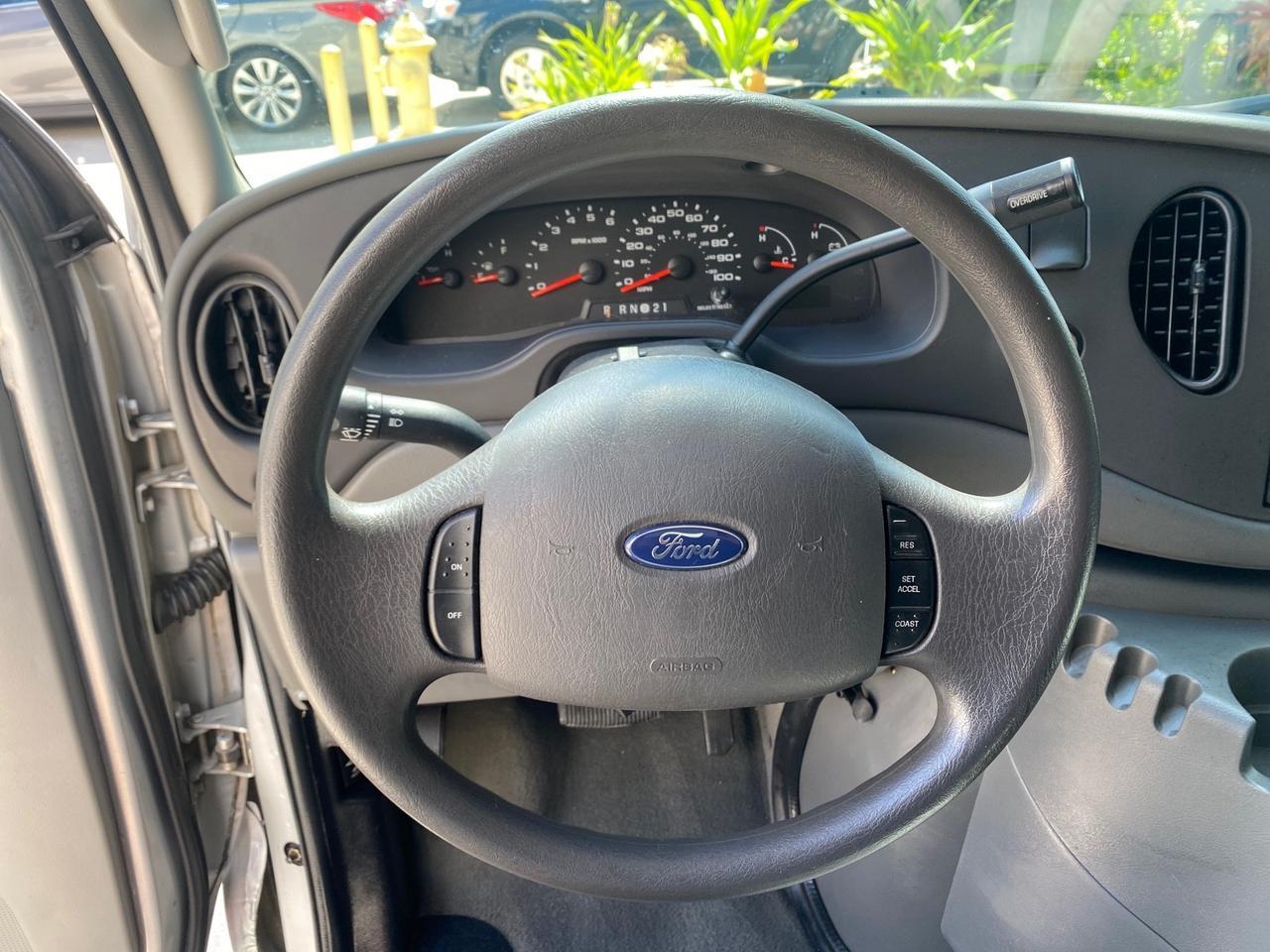 2005 Ford Econoline Wagon XLT E350 15 PASS LOW MILES 64,510 Pompano Beach FL