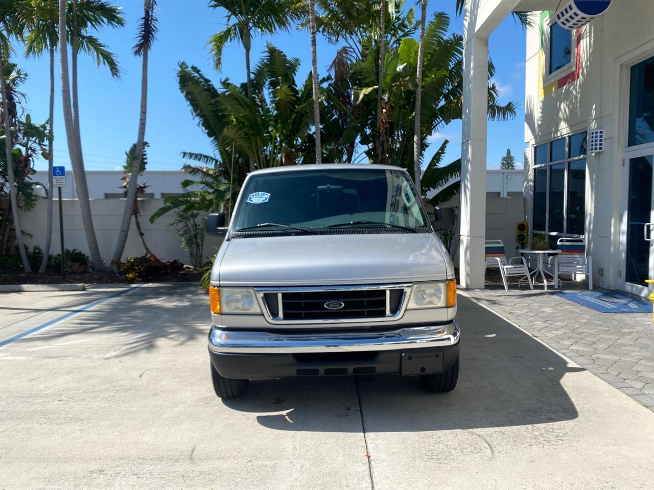 2005 Ford Econoline Wagon XLT E350 15 PASS LOW MILES 64,510 Pompano Beach FL
