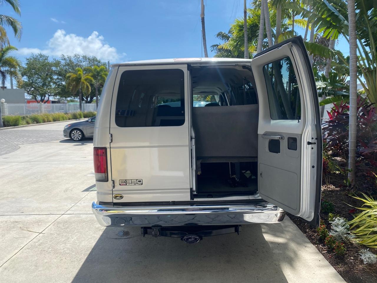2005 Ford Econoline Wagon XLT E350 15 PASS LOW MILES 64,510 Pompano Beach FL